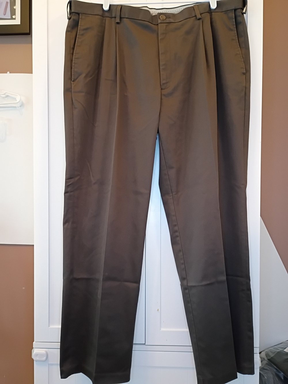 Men's Brown Pleated Dress Pants - Classic Straight Fit